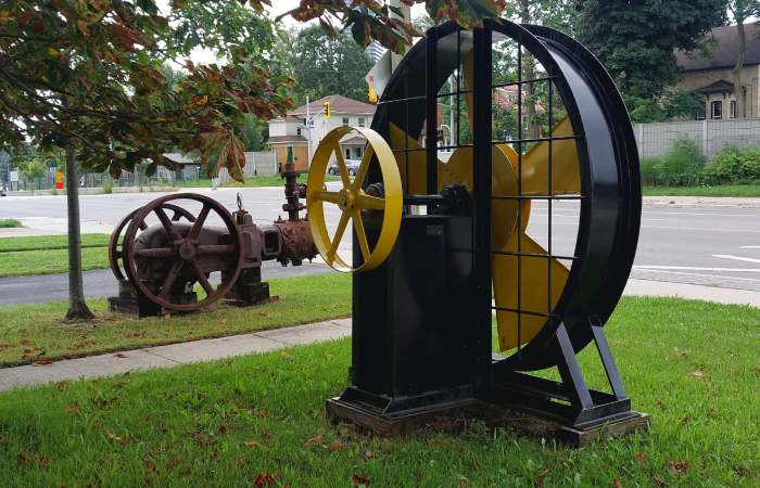 Steam powered machine attraction