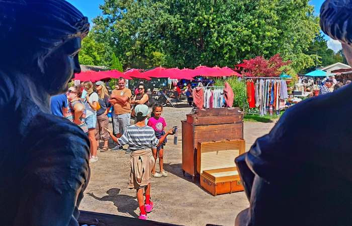 Aberfoyle Antique Market Kids Playing